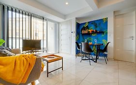 Modern 1Br Apartment Central Location