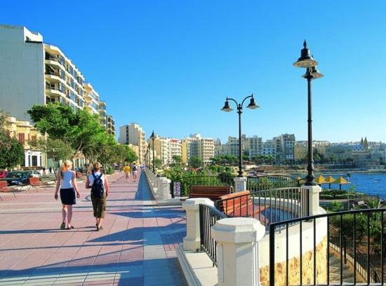 Modern 1Br Apartment Central Location Gzira Esterno foto